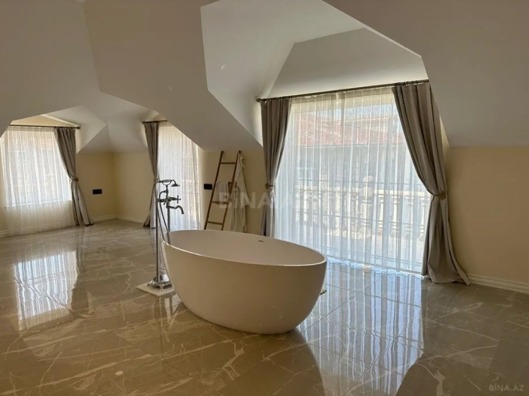 Kirayə verilir 8 otaqlı həyət evi 600 m²