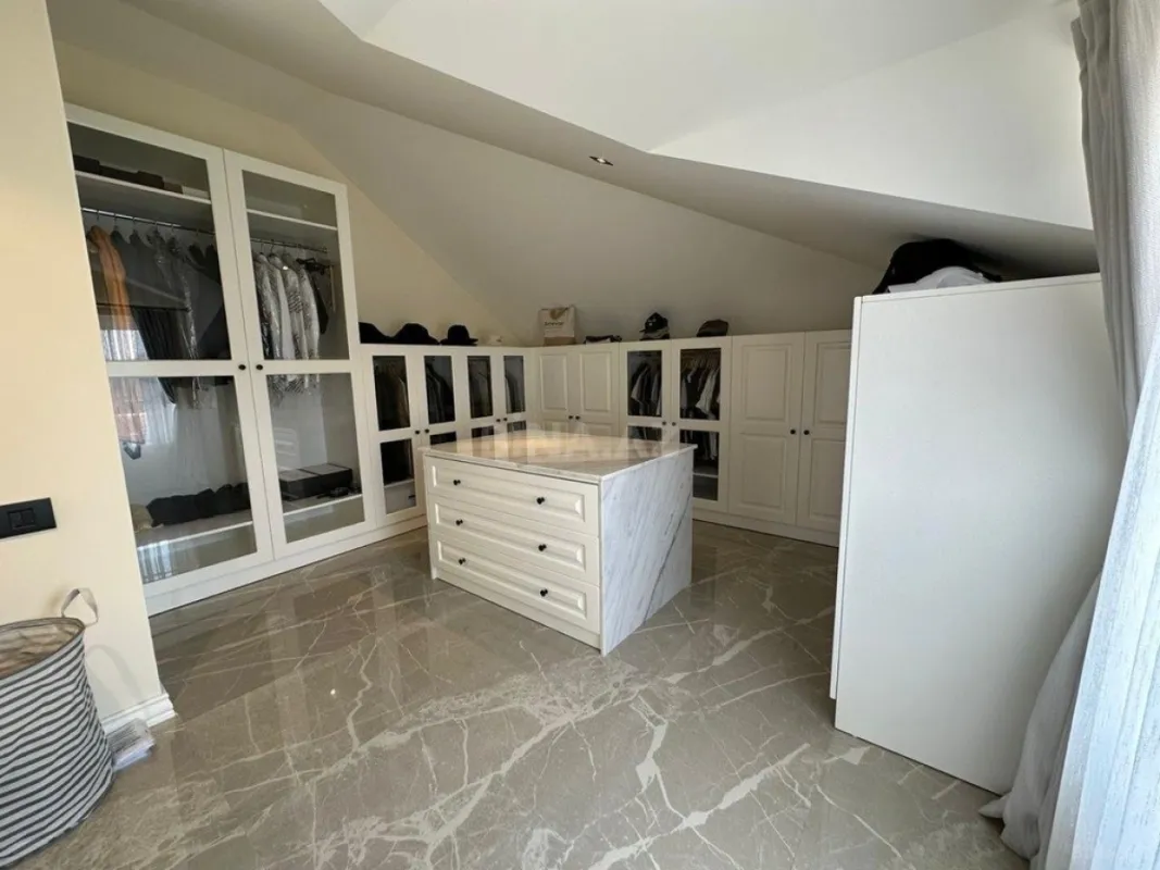 Kirayə verilir 8 otaqlı həyət evi 600 m²