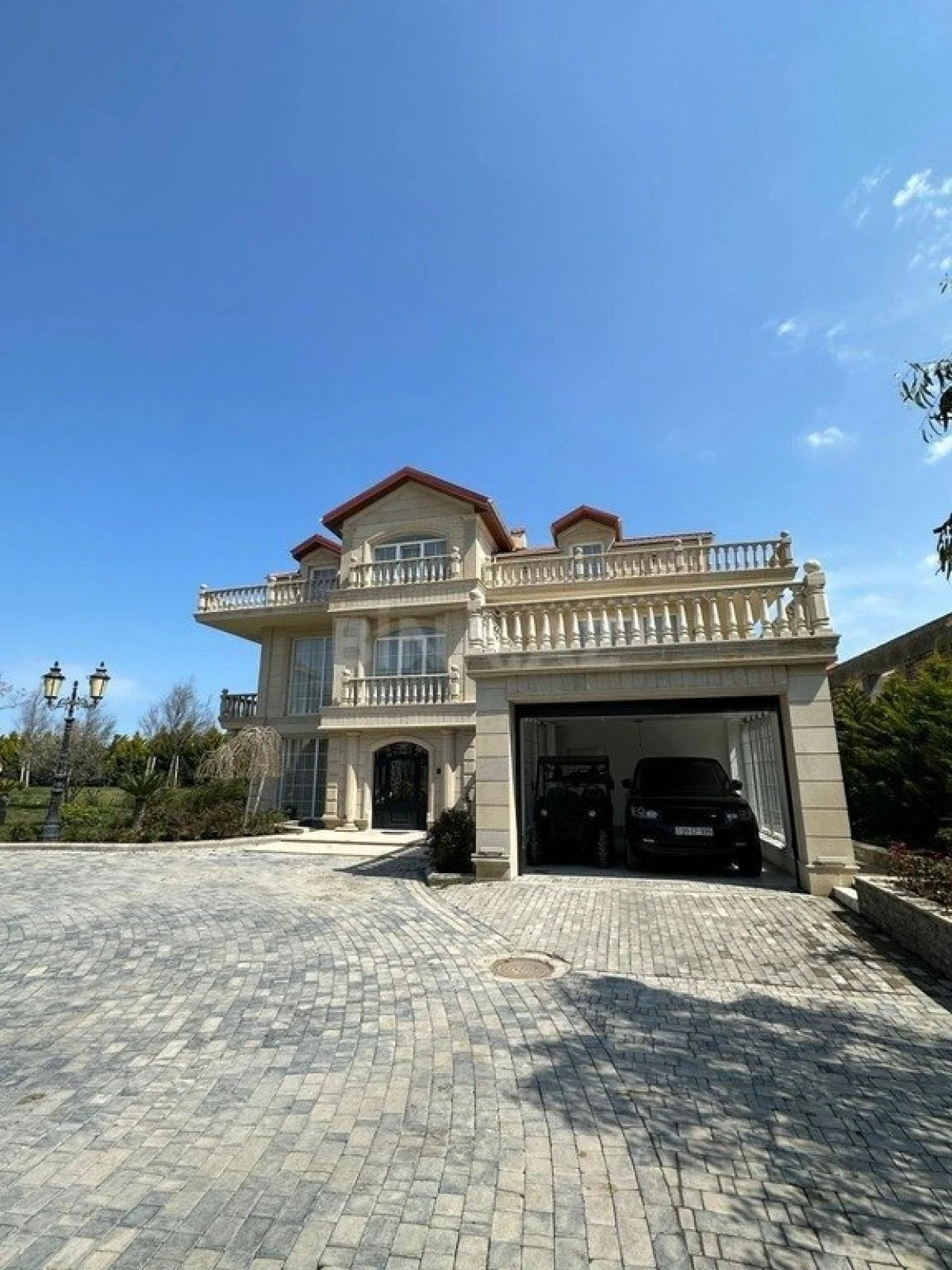 Kirayə verilir 8 otaqlı həyət evi 600 m²