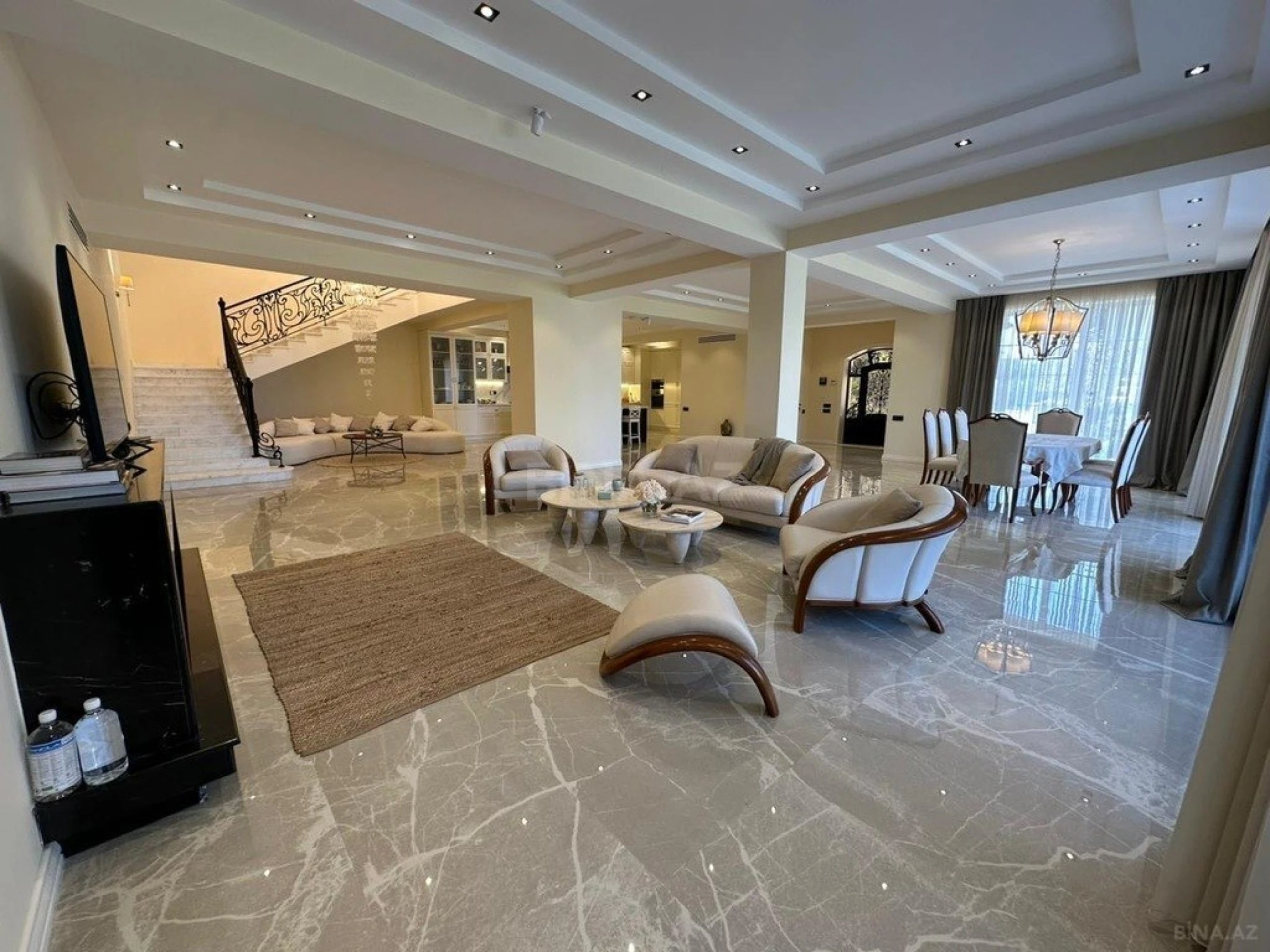 Kirayə verilir 8 otaqlı həyət evi 600 m²