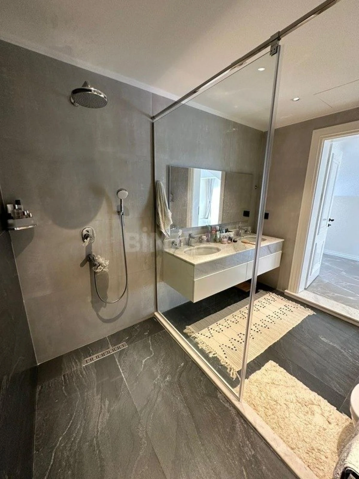 Kirayə verilir 8 otaqlı həyət evi 600 m²