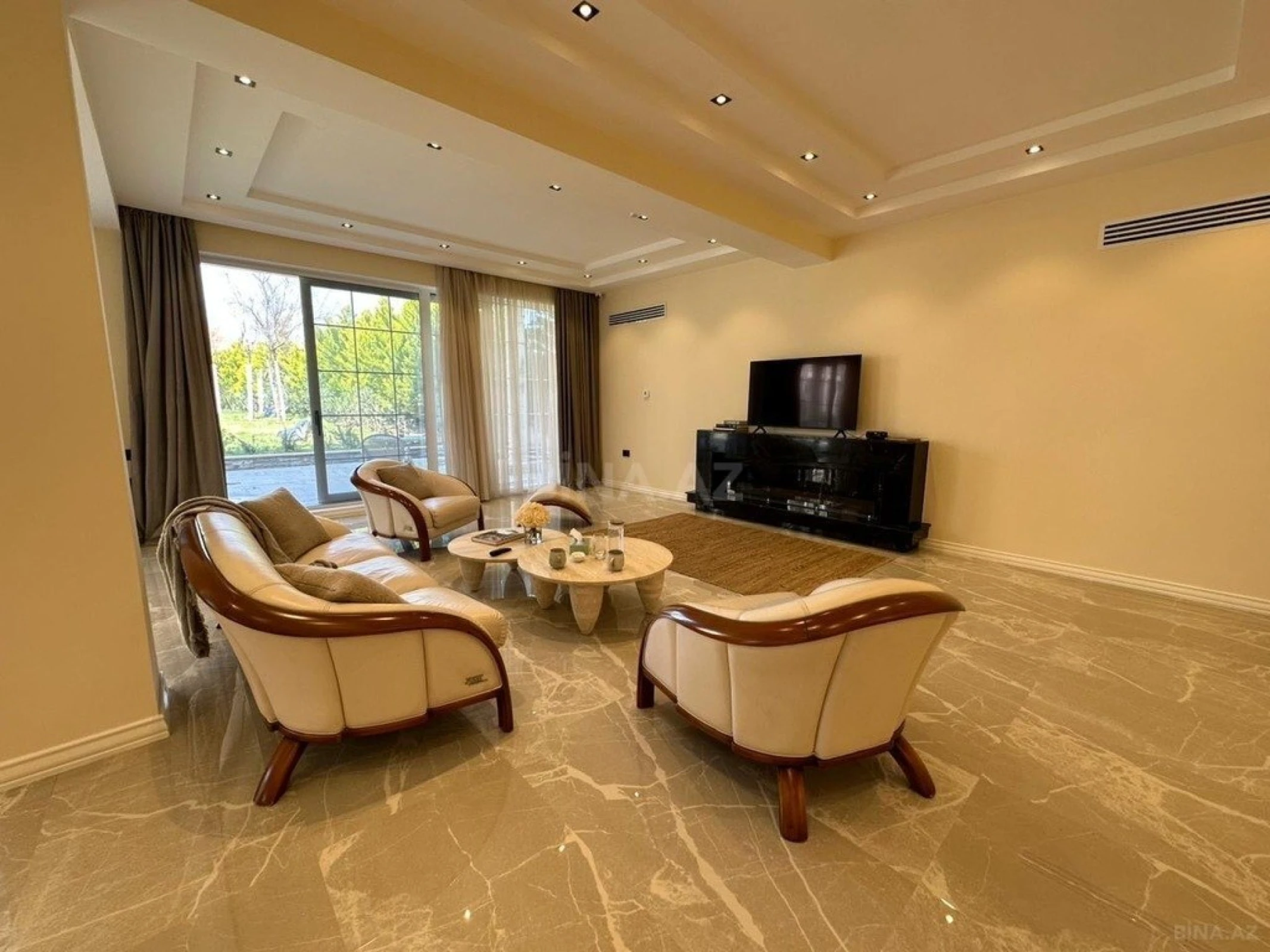 Kirayə verilir 8 otaqlı həyət evi 600 m²