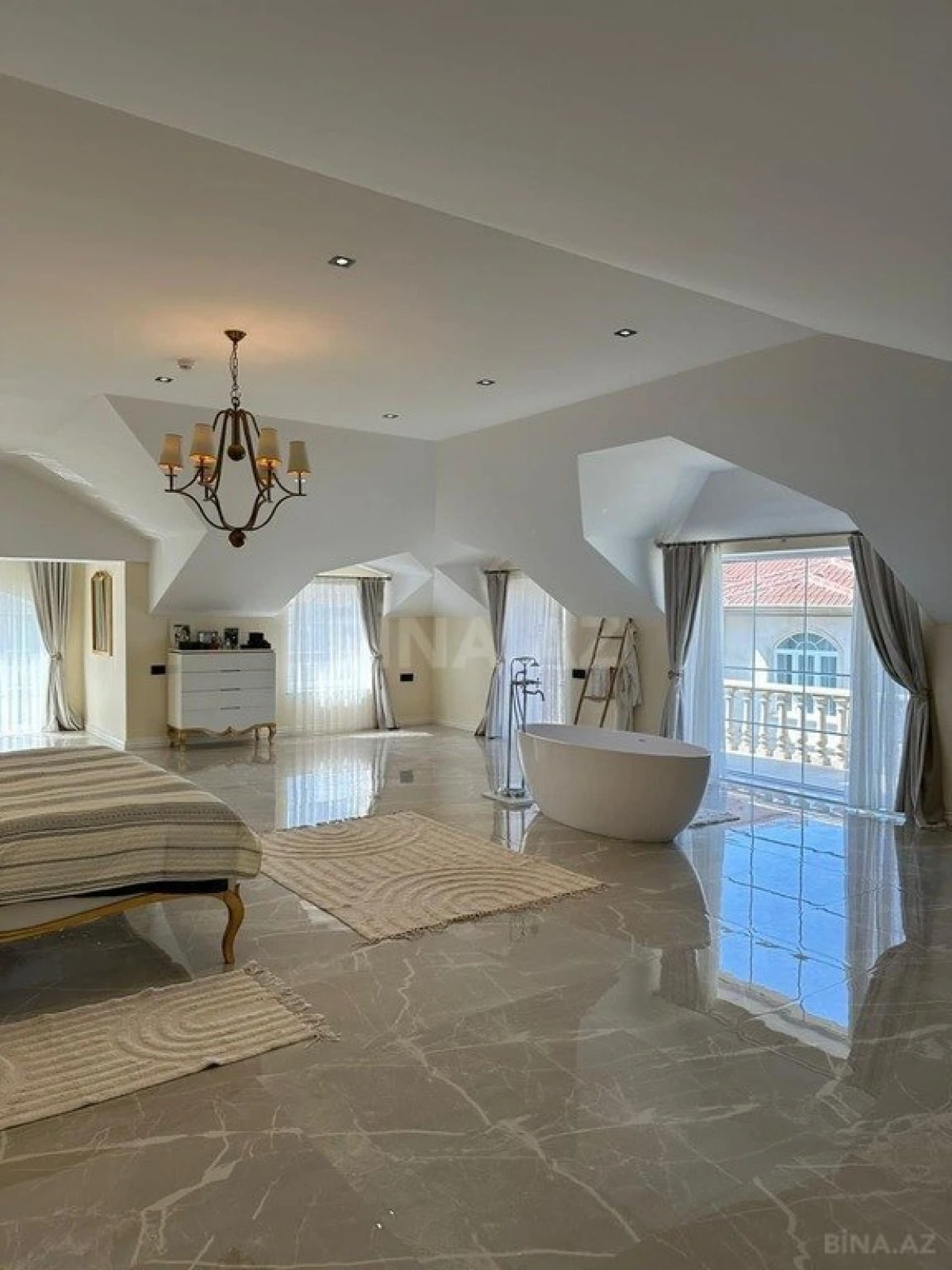 Kirayə verilir 8 otaqlı həyət evi 600 m²