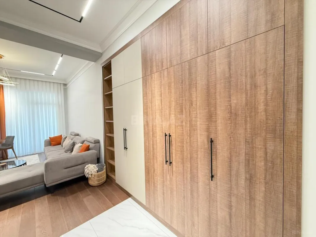 Kirayə verilir 2 otaqlı mənzil 68 m²
