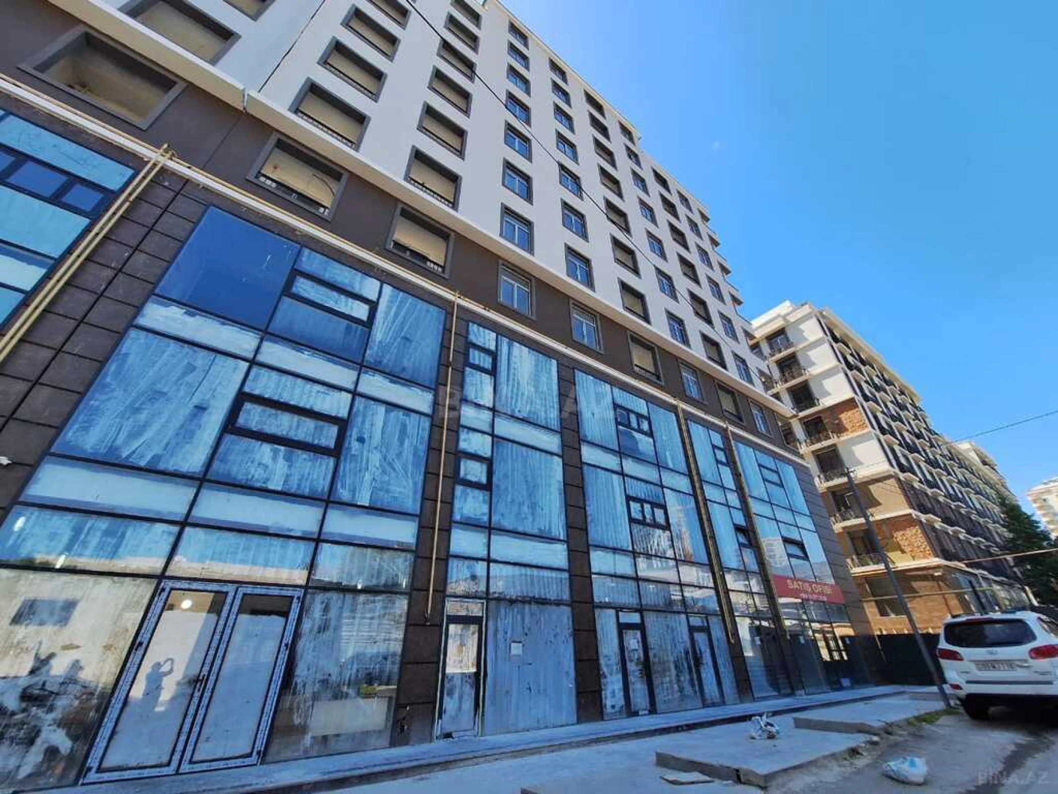 Satılır 4 otaqlı mənzil 129 m²
