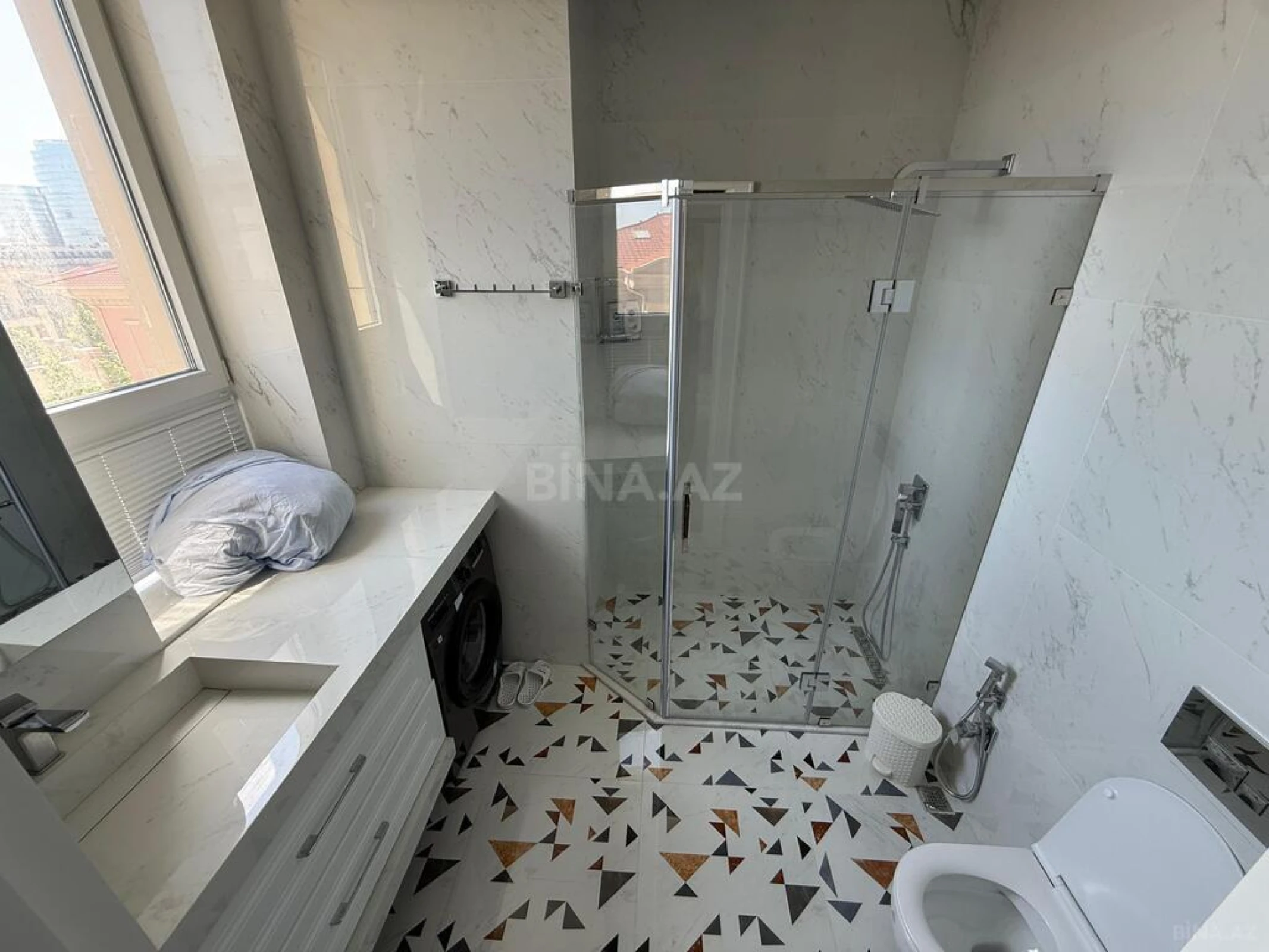 Kirayə verilir 3 otaqlı mənzil 127 m²