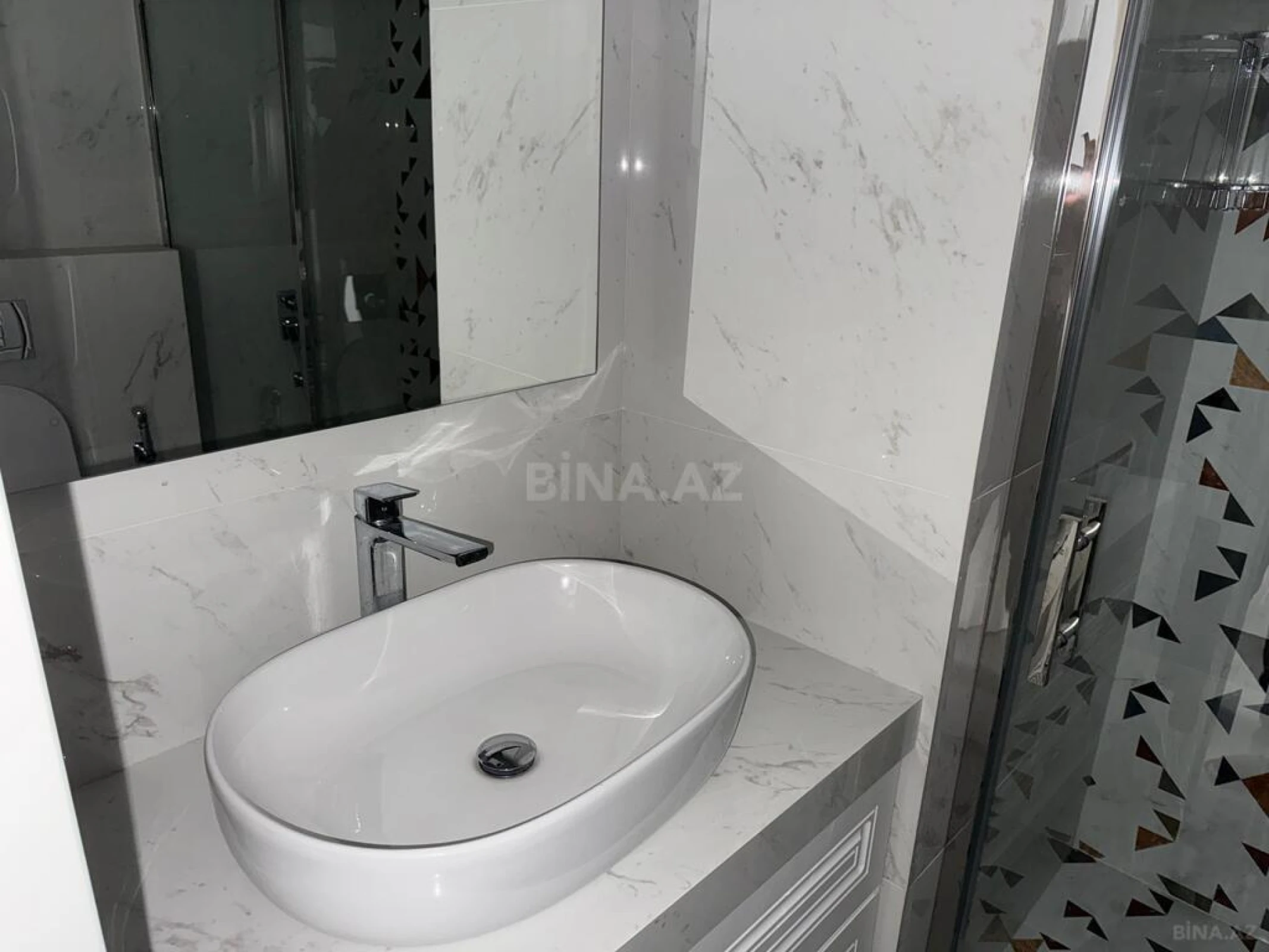 Kirayə verilir 3 otaqlı mənzil 127 m²