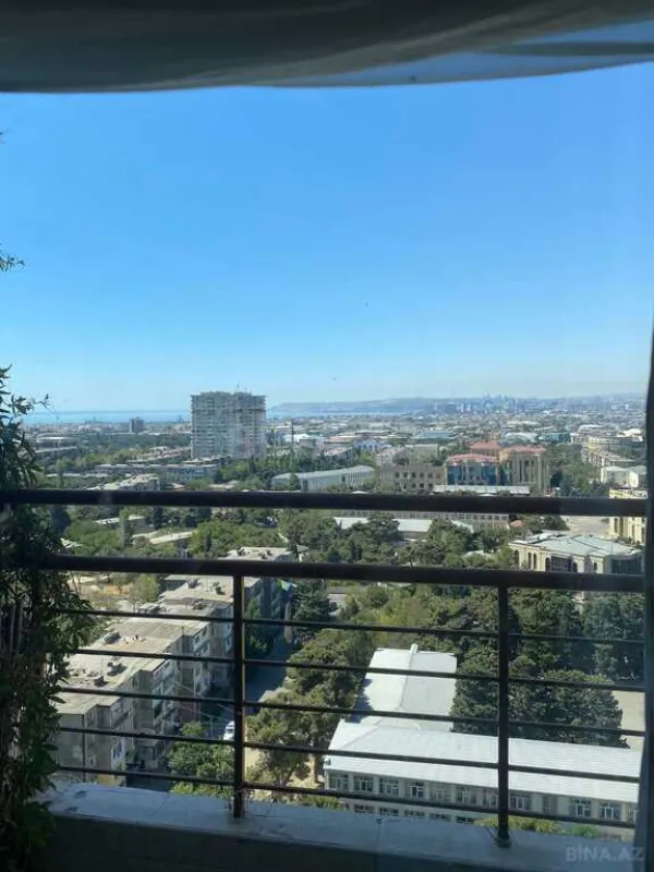 Satılır 3 otaqlı mənzil 110 m²