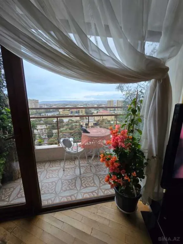 Satılır 3 otaqlı mənzil 110 m²