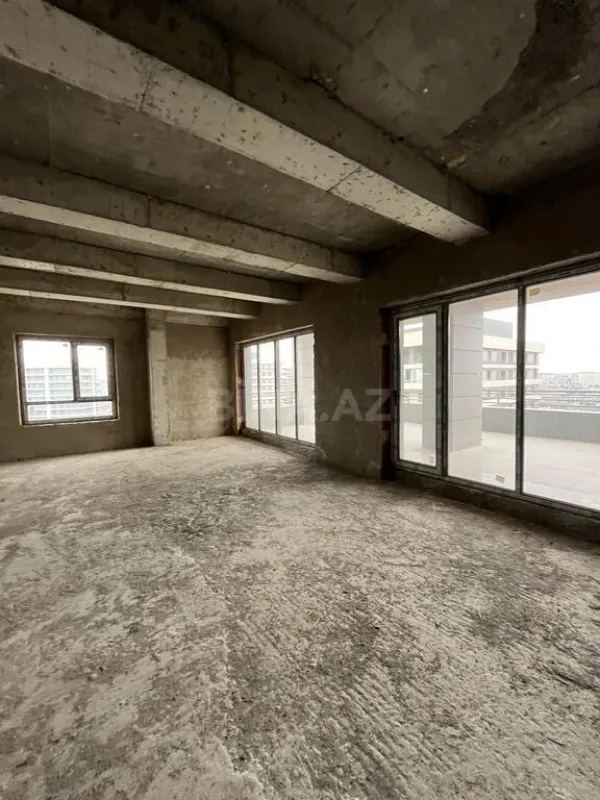 Satılır 5 otaqlı mənzil 324 m²