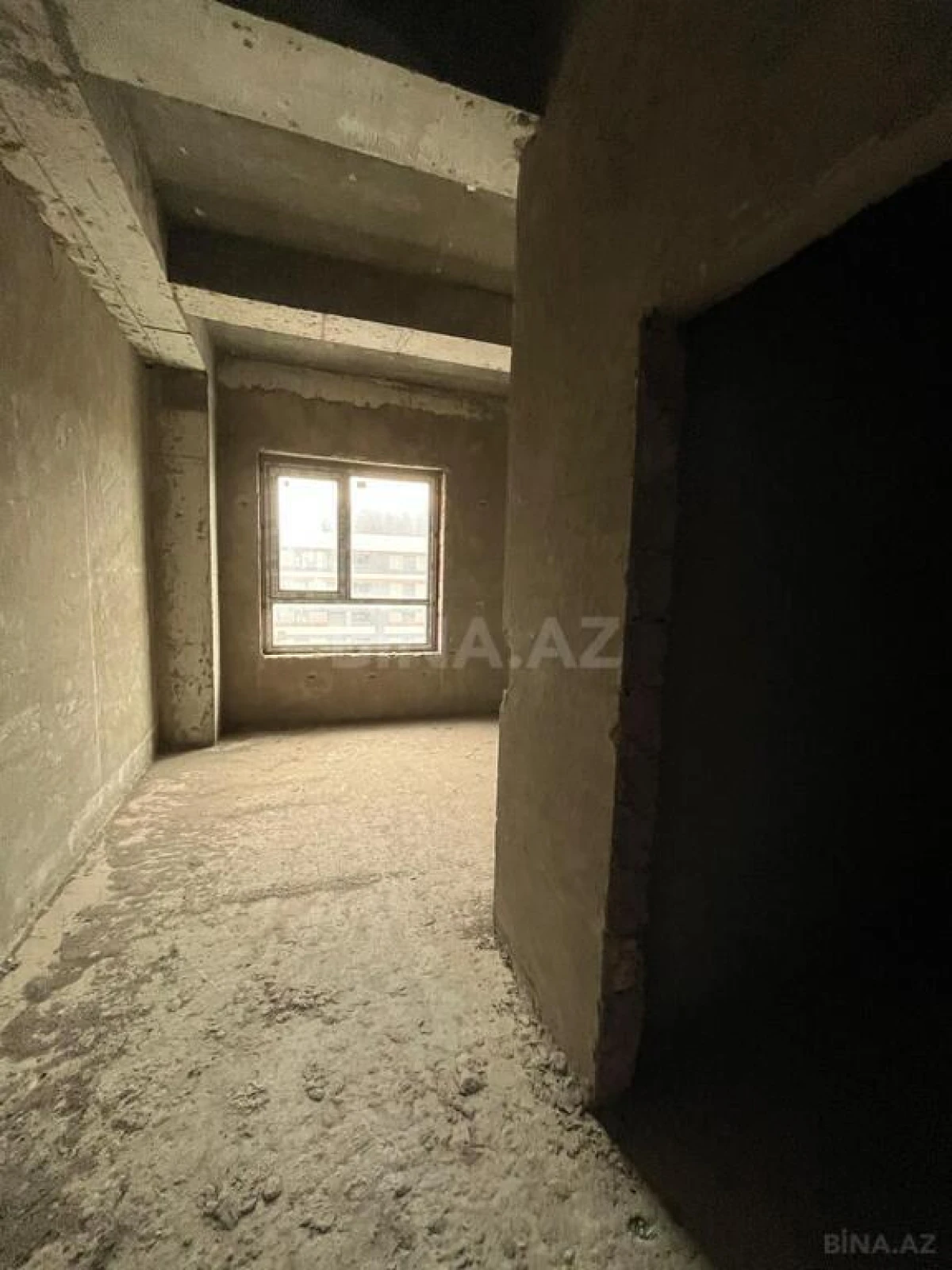 Satılır 5 otaqlı mənzil 324 m²