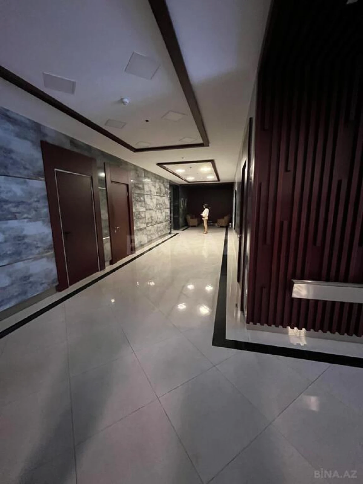 Satılır 5 otaqlı mənzil 324 m²