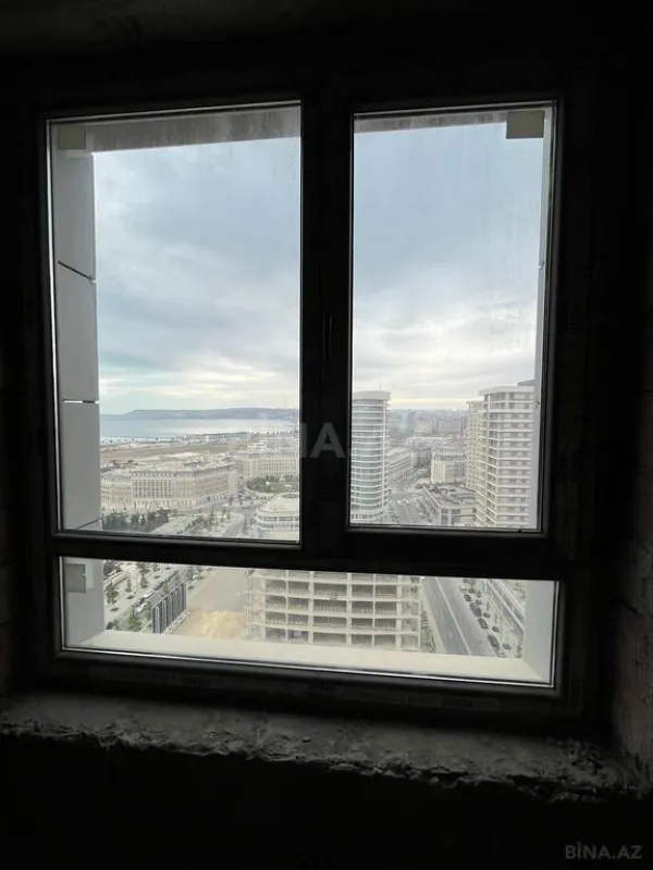 Satılır 5 otaqlı mənzil 324 m²