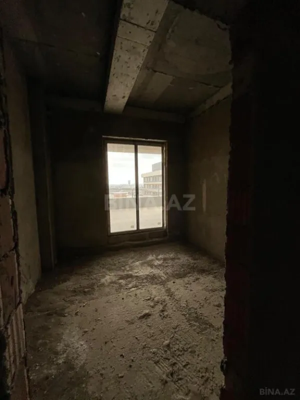 Satılır 5 otaqlı mənzil 324 m²