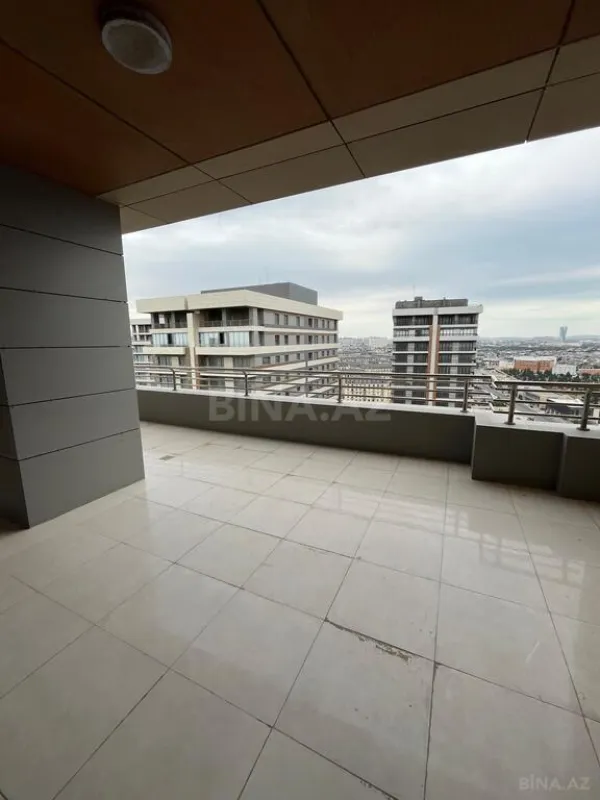 Satılır 5 otaqlı mənzil 324 m²