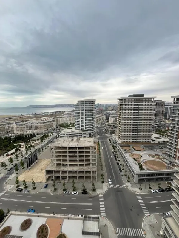 Satılır 5 otaqlı mənzil 324 m²