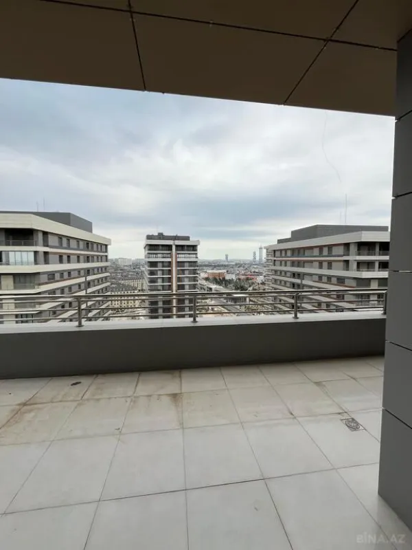 Satılır 5 otaqlı mənzil 324 m²