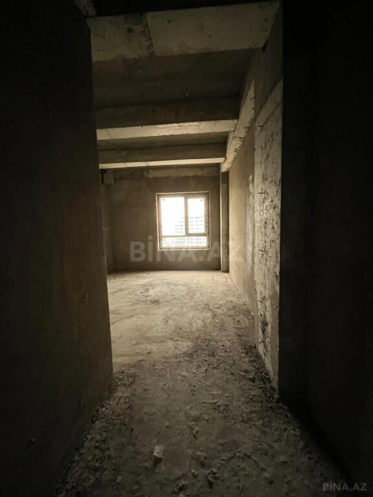 Satılır 5 otaqlı mənzil 324 m²