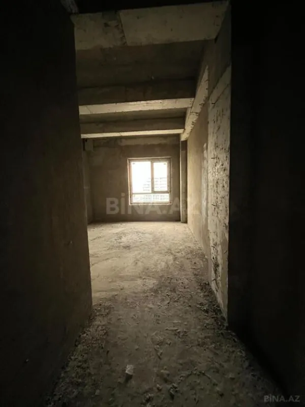 Satılır 5 otaqlı mənzil 324 m²