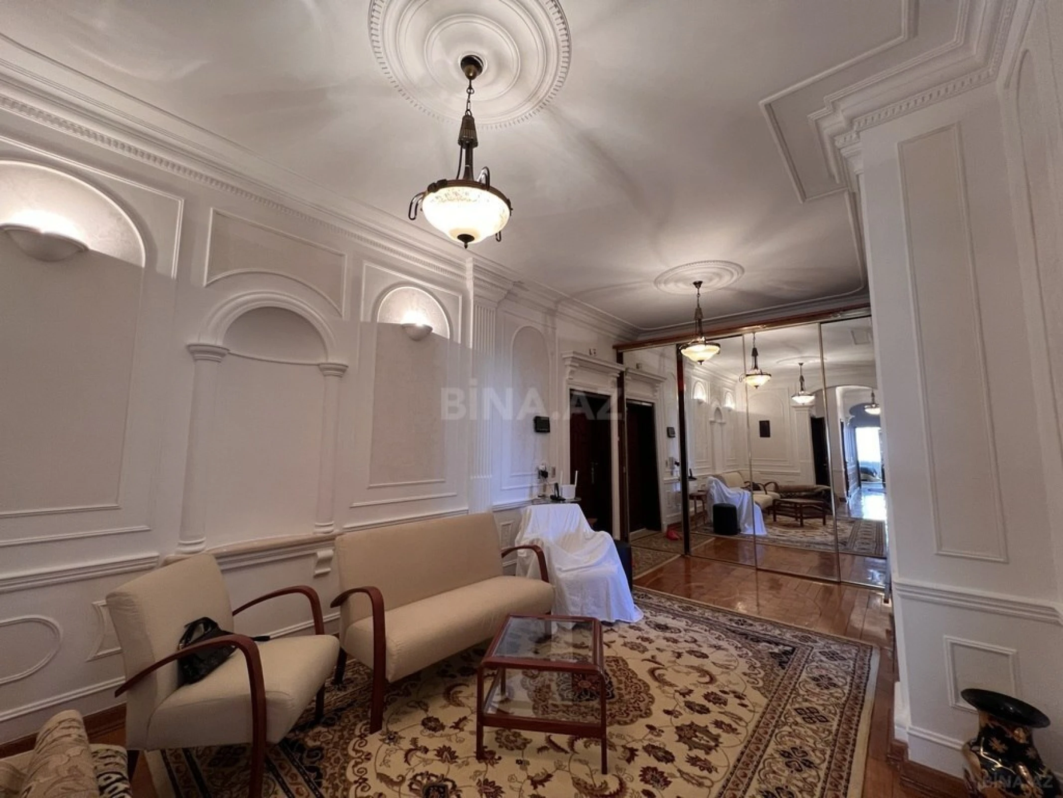 Kirayə verilir 4 otaqlı mənzil 230 m²