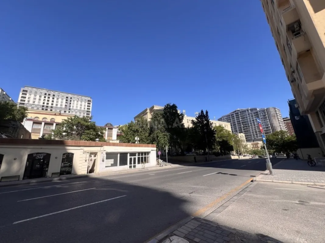 Kirayə verilir 4 otaqlı mənzil 230 m²