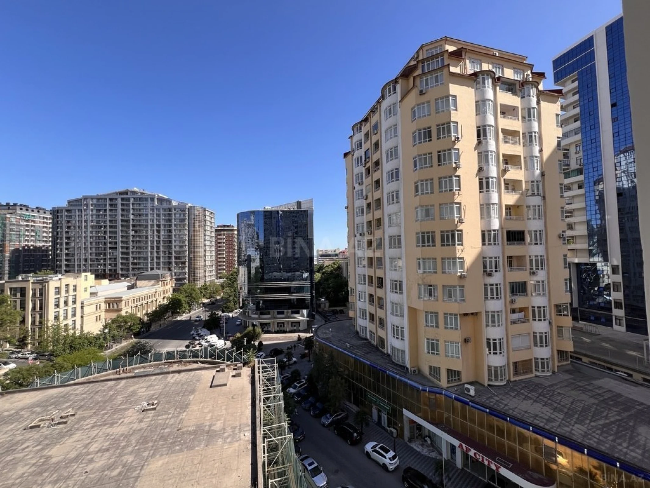 Kirayə verilir 4 otaqlı mənzil 230 m²