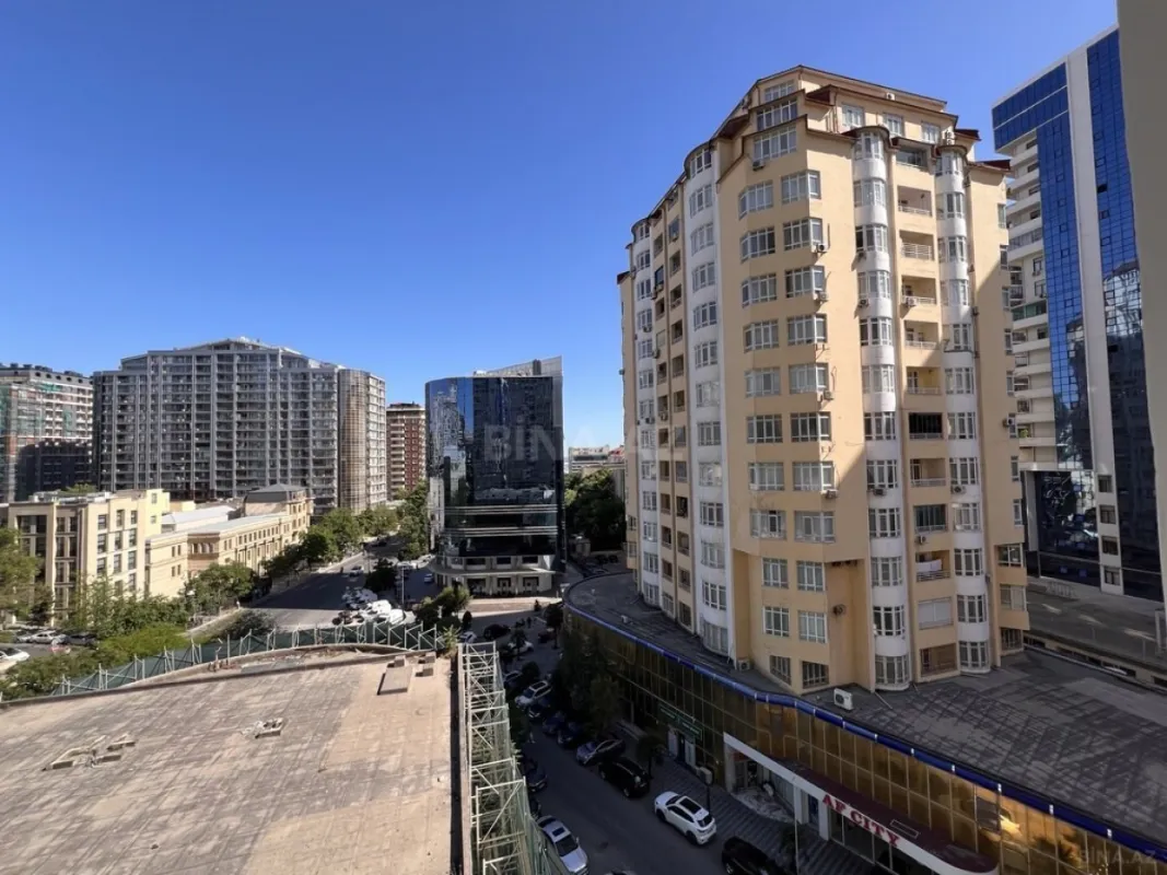 Kirayə verilir 4 otaqlı mənzil 230 m²