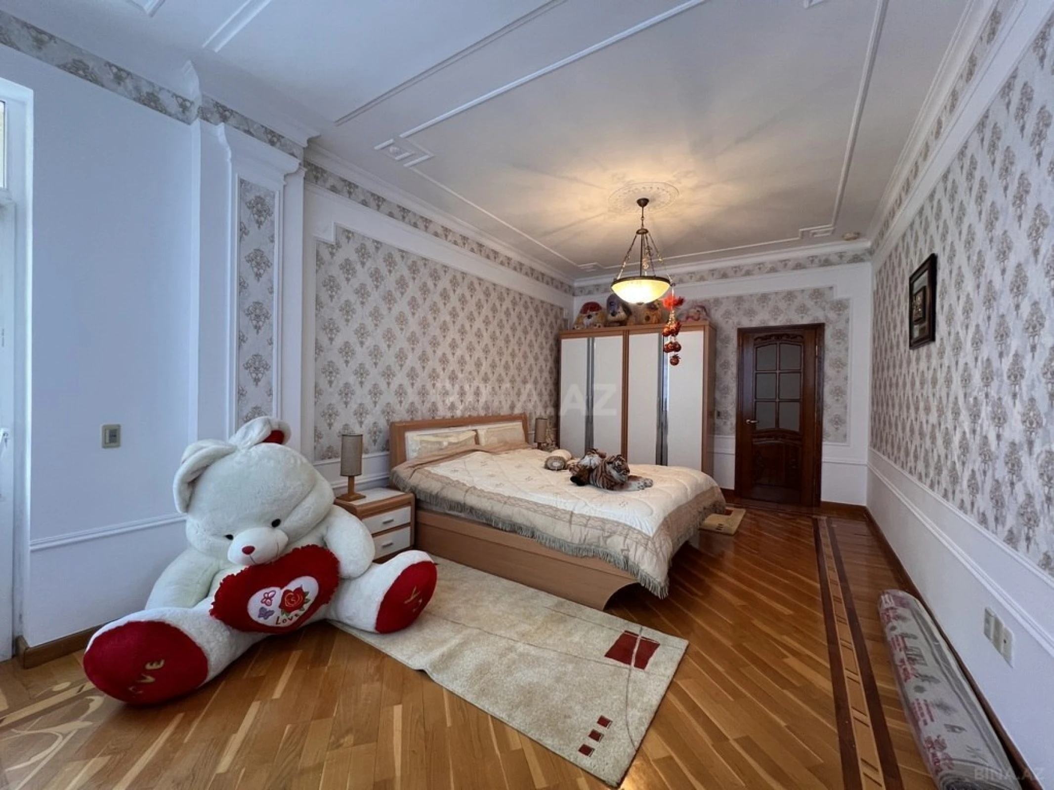 Kirayə verilir 4 otaqlı mənzil 230 m²