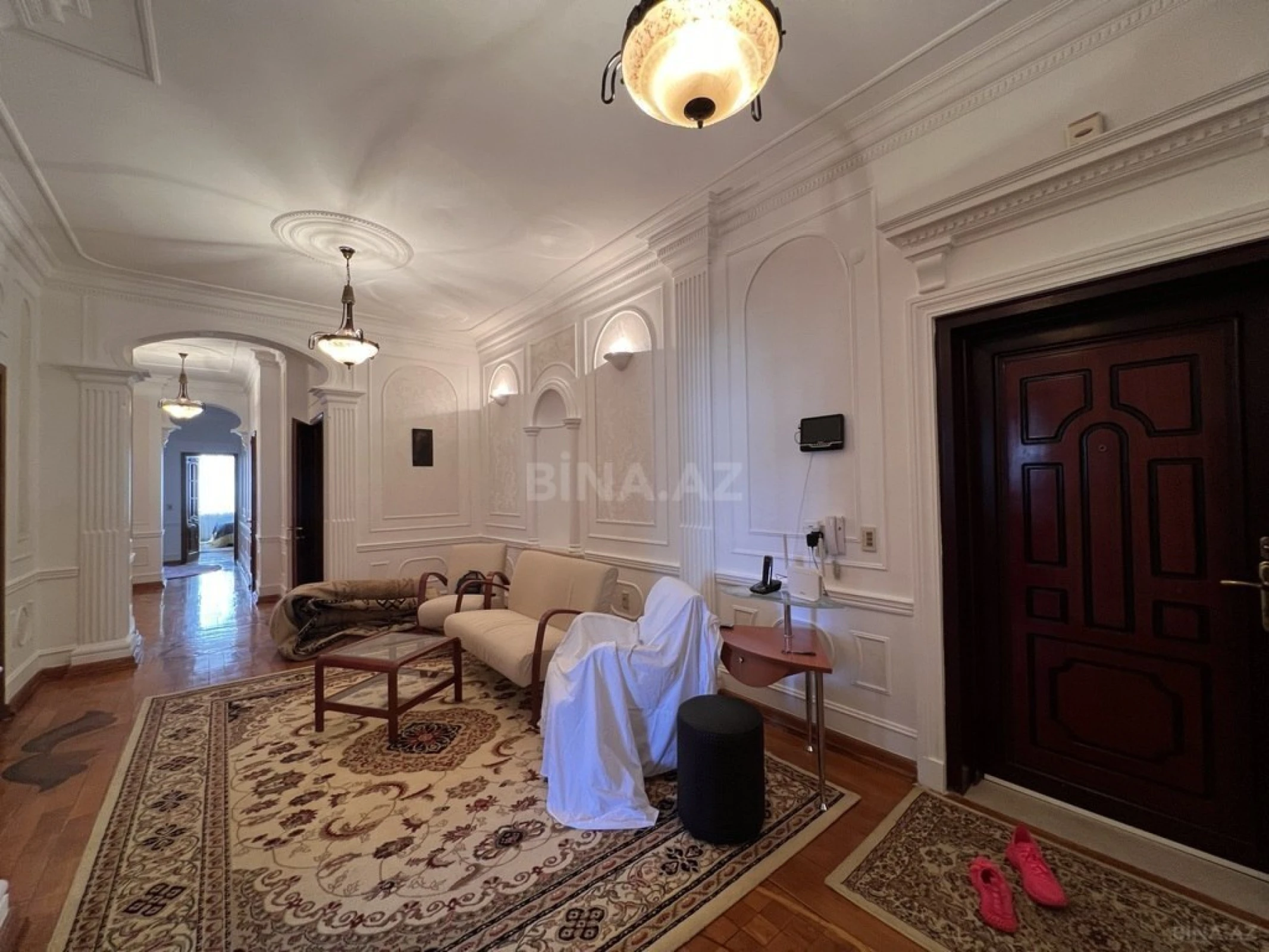 Kirayə verilir 4 otaqlı mənzil 230 m²