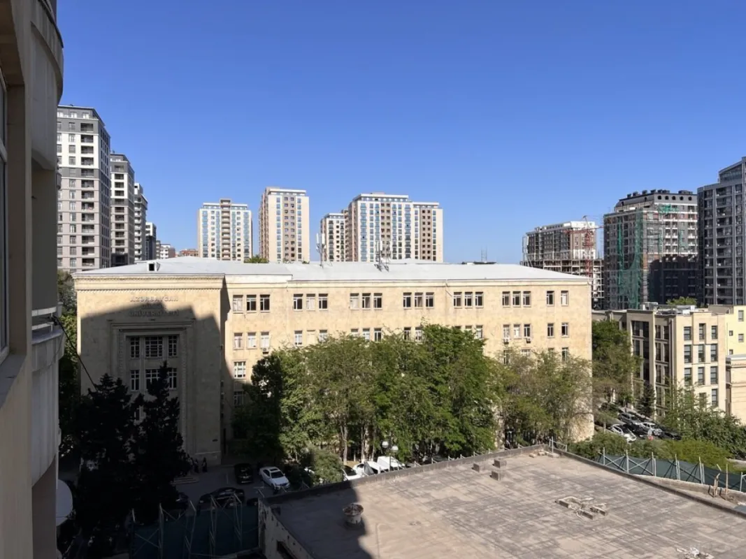 Kirayə verilir 4 otaqlı mənzil 230 m²