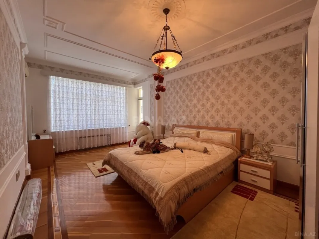 Kirayə verilir 4 otaqlı mənzil 230 m²