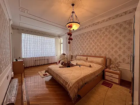 Kirayə verilir 4 otaqlı mənzil 230 m²