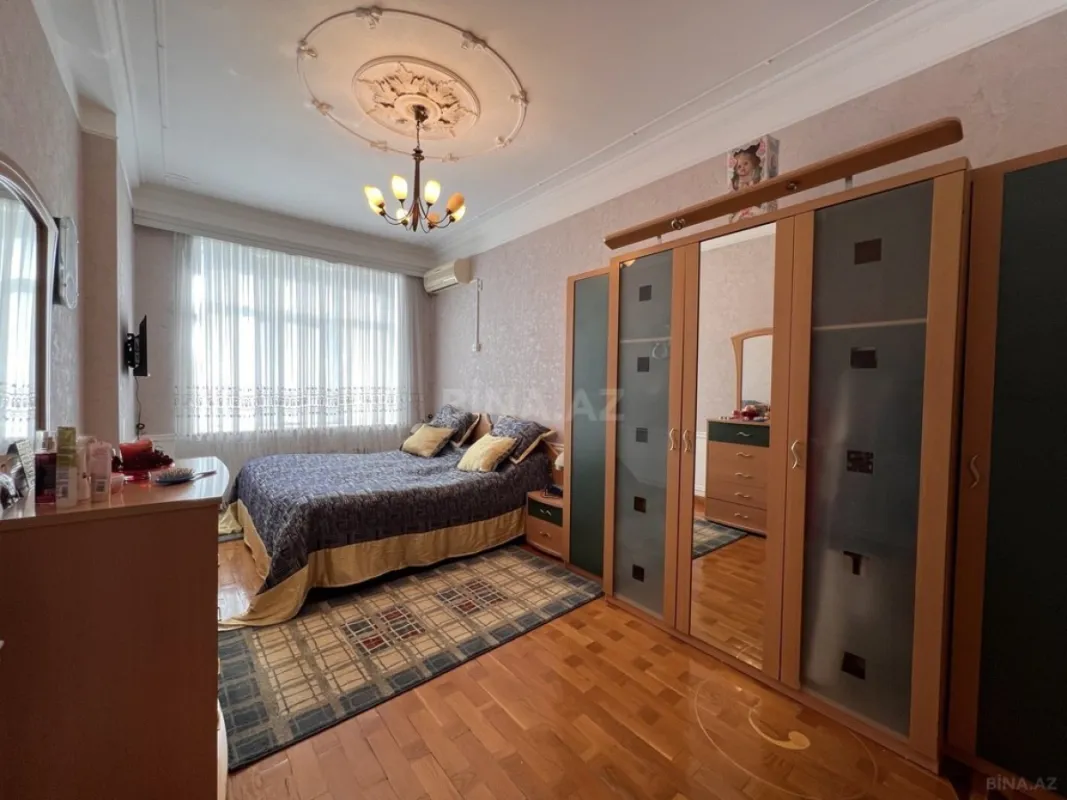 Kirayə verilir 4 otaqlı mənzil 230 m²