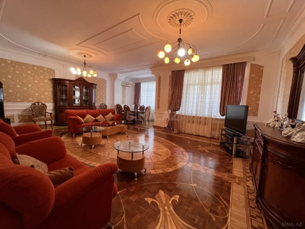 Kirayə verilir 4 otaqlı mənzil 230 m²