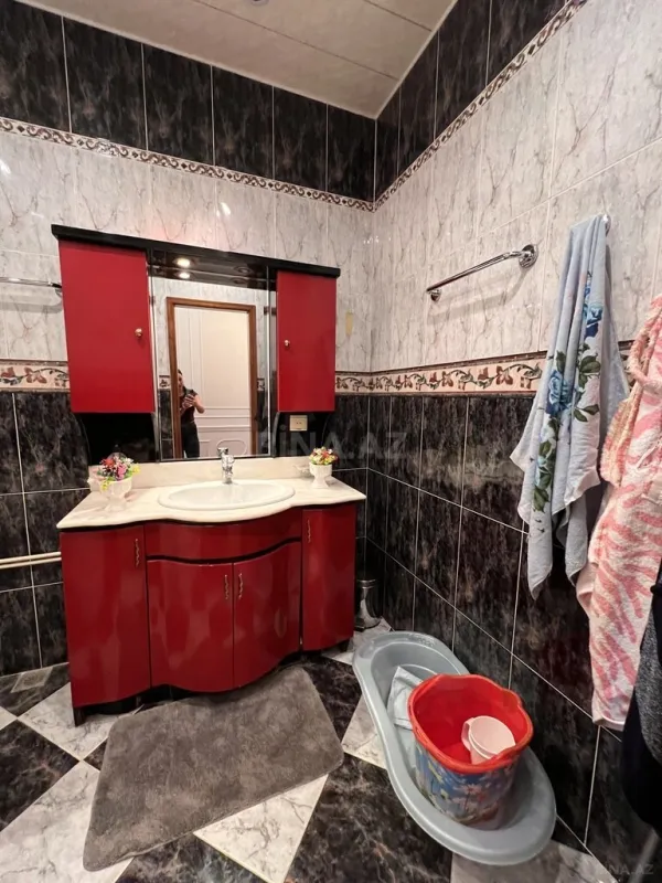 Kirayə verilir 4 otaqlı mənzil 230 m²