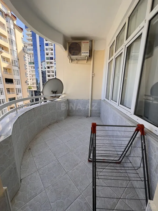 Kirayə verilir 4 otaqlı mənzil 230 m²
