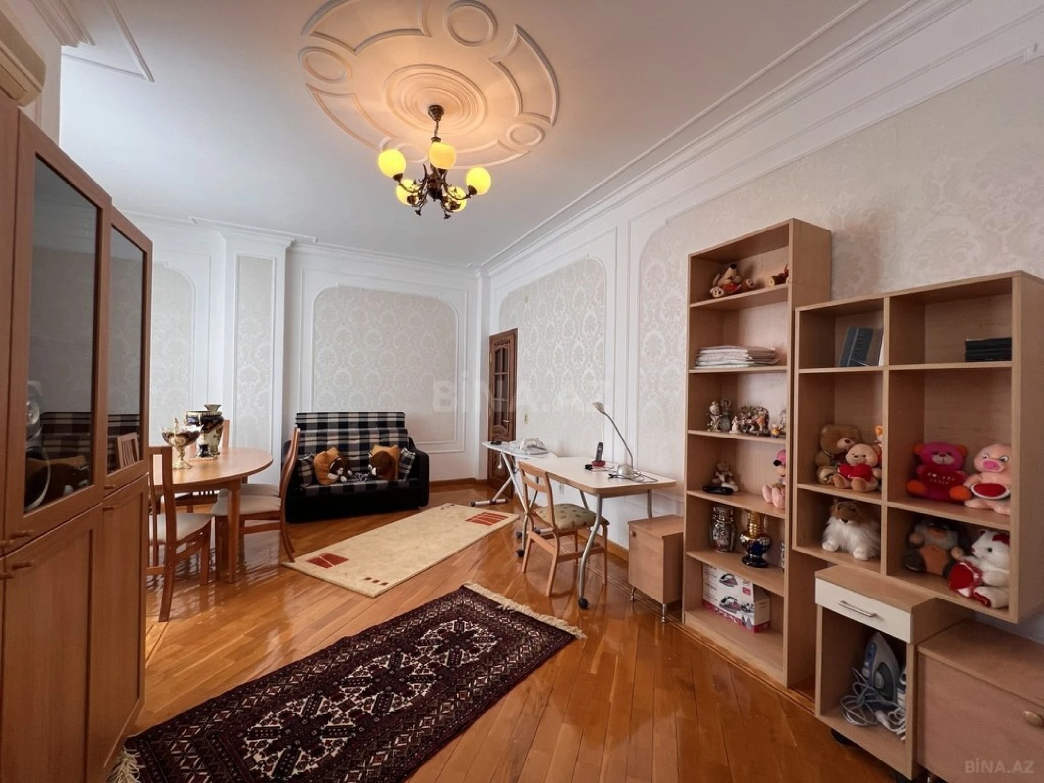 Kirayə verilir 4 otaqlı mənzil 230 m²