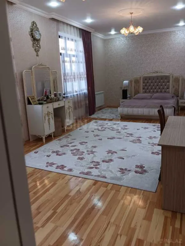 Satılır 7 otaqlı həyət evi 250 m²