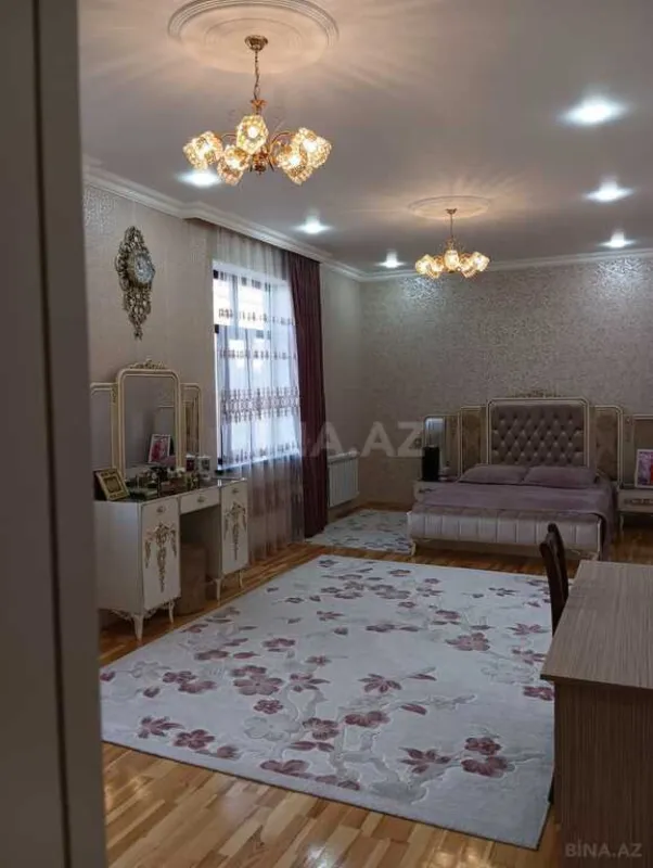 Satılır 7 otaqlı həyət evi 250 m²