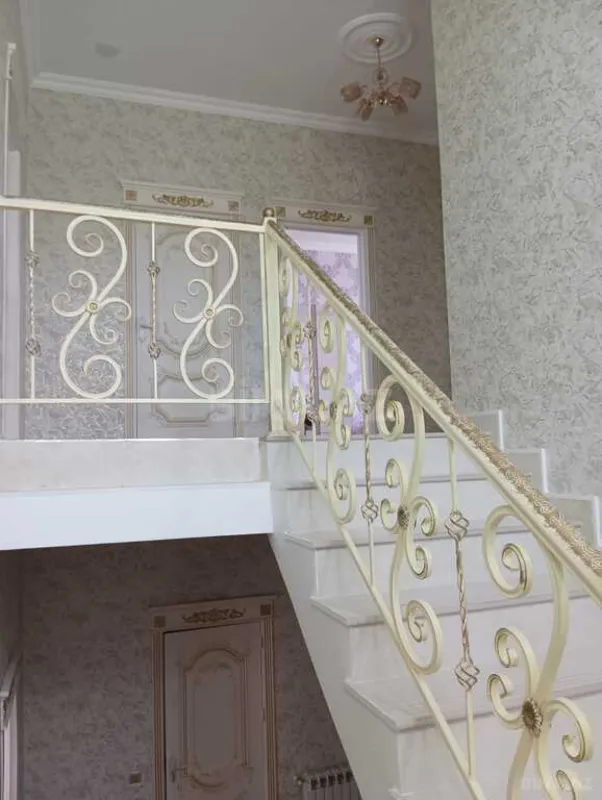 Satılır 7 otaqlı həyət evi 250 m²