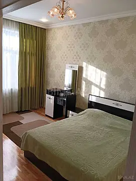 Satılır 7 otaqlı həyət evi 250 m²