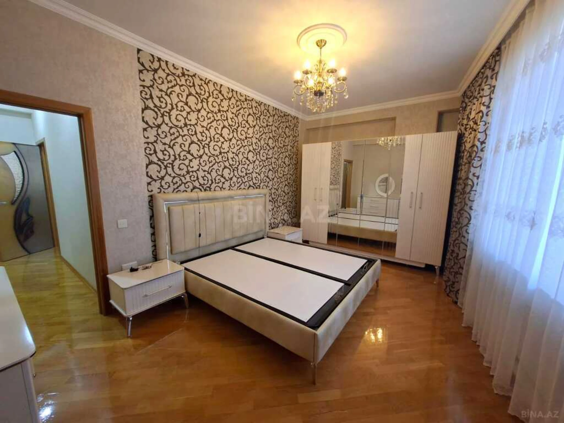 Satılır 3 otaqlı mənzil 122 m²