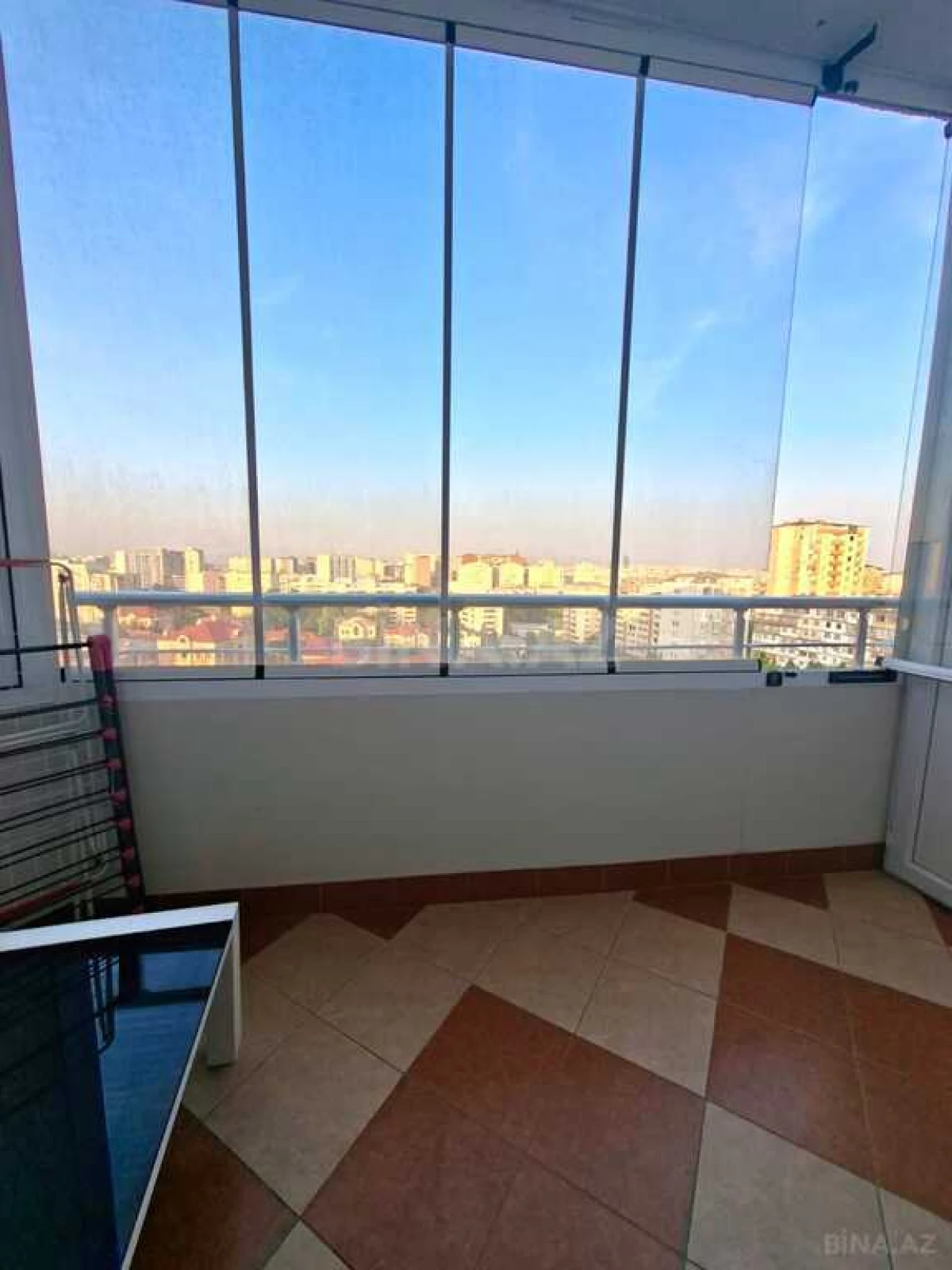 Satılır 3 otaqlı mənzil 122 m²