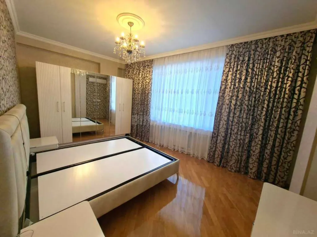 Satılır 3 otaqlı mənzil 122 m²