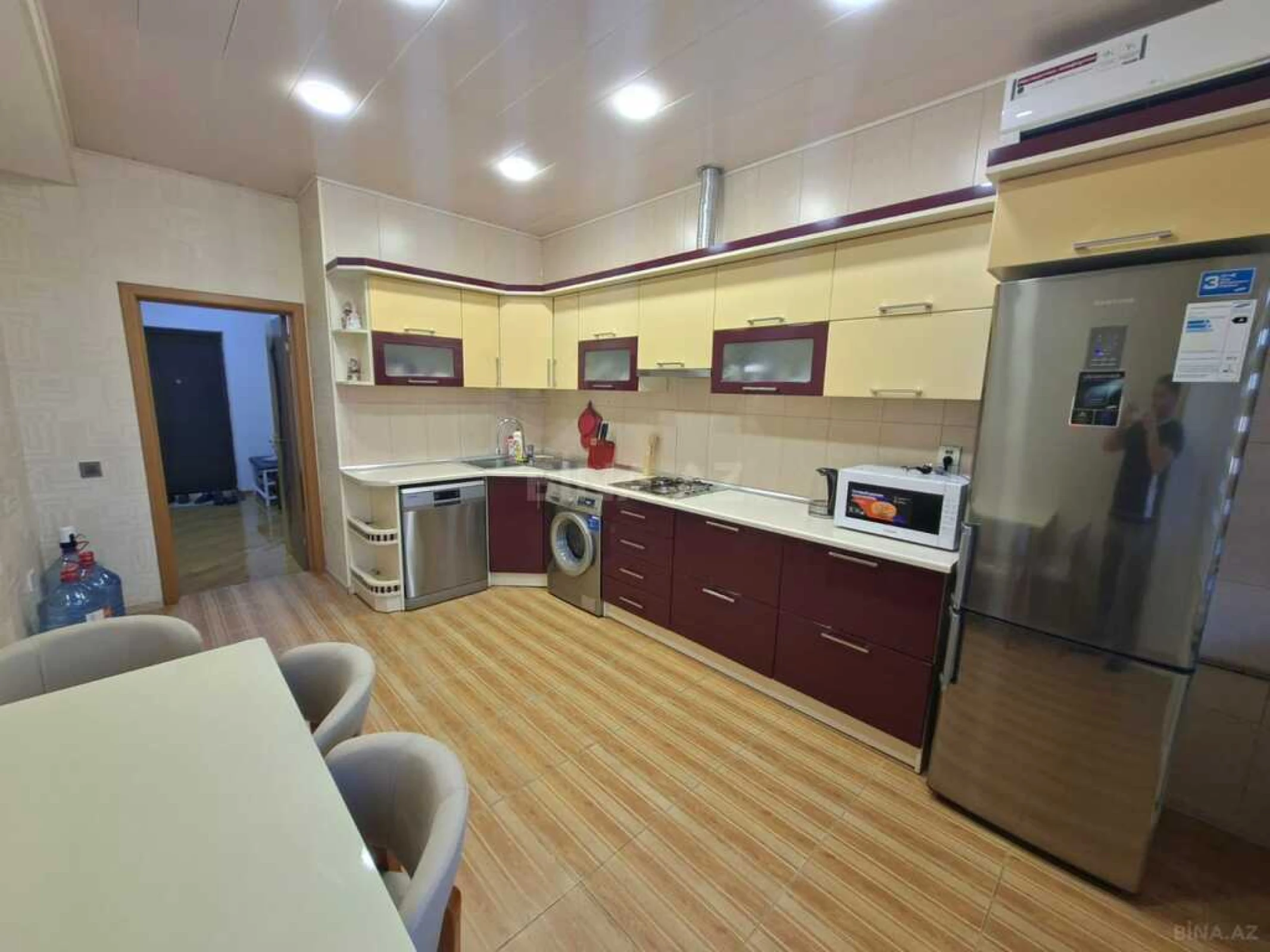 Satılır 3 otaqlı mənzil 122 m²