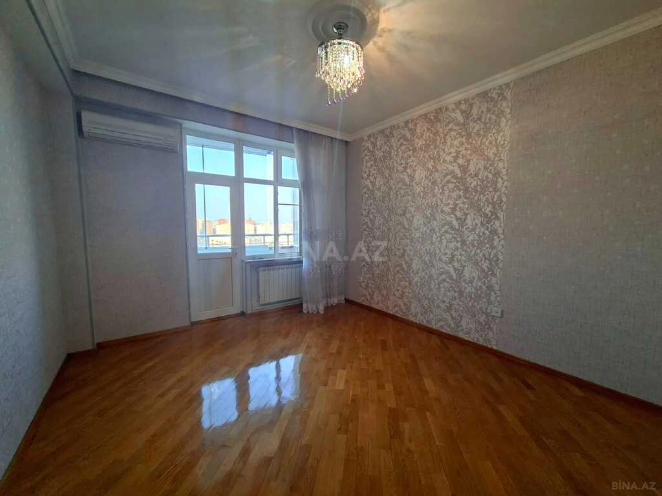 Satılır 3 otaqlı mənzil 122 m²