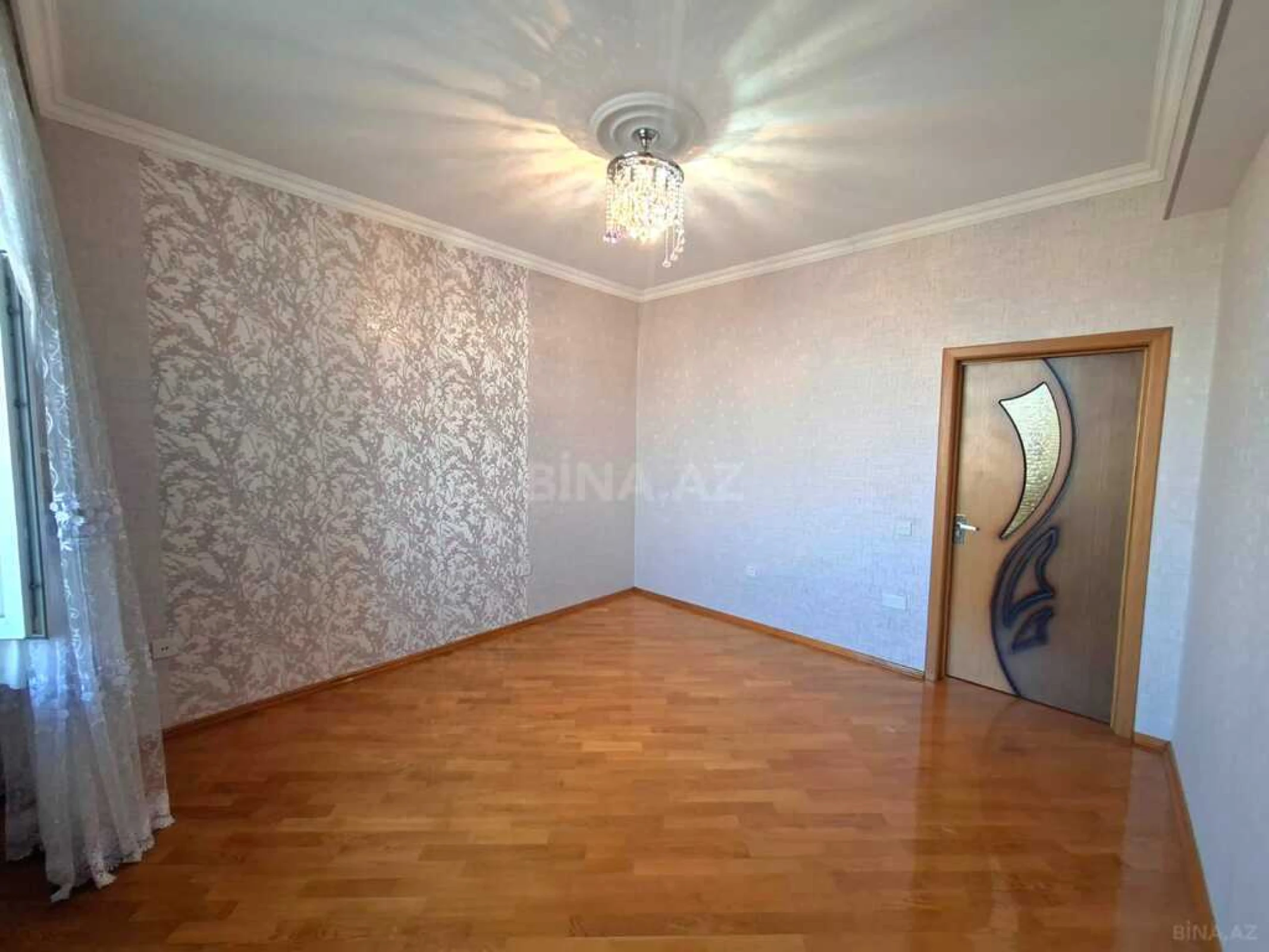 Satılır 3 otaqlı mənzil 122 m²