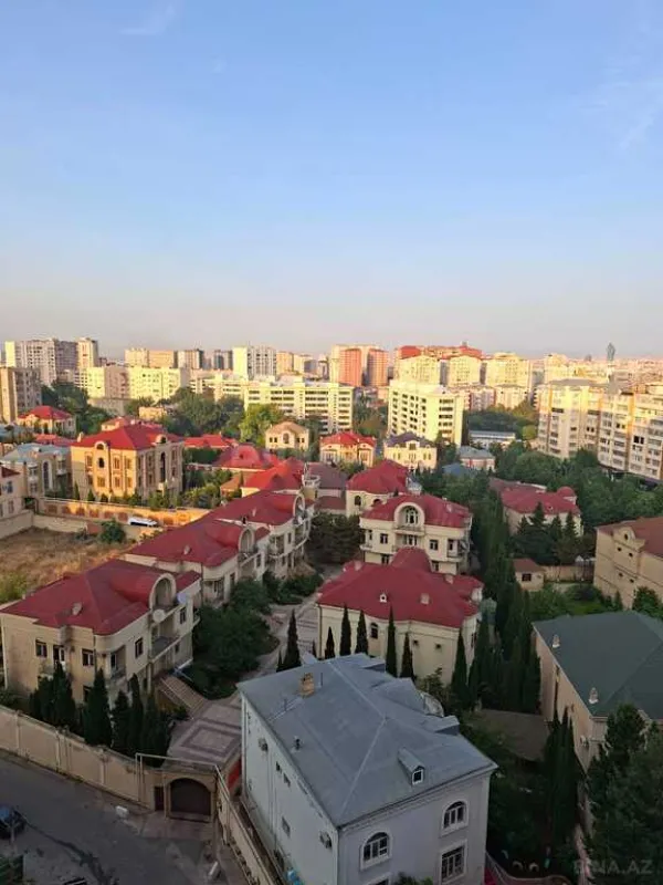Satılır 3 otaqlı mənzil 122 m²