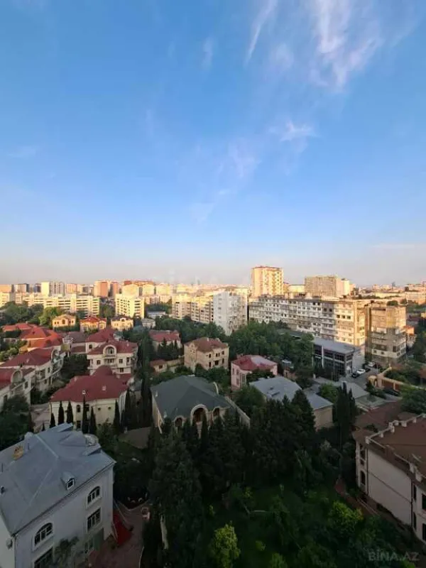 Satılır 3 otaqlı mənzil 122 m²