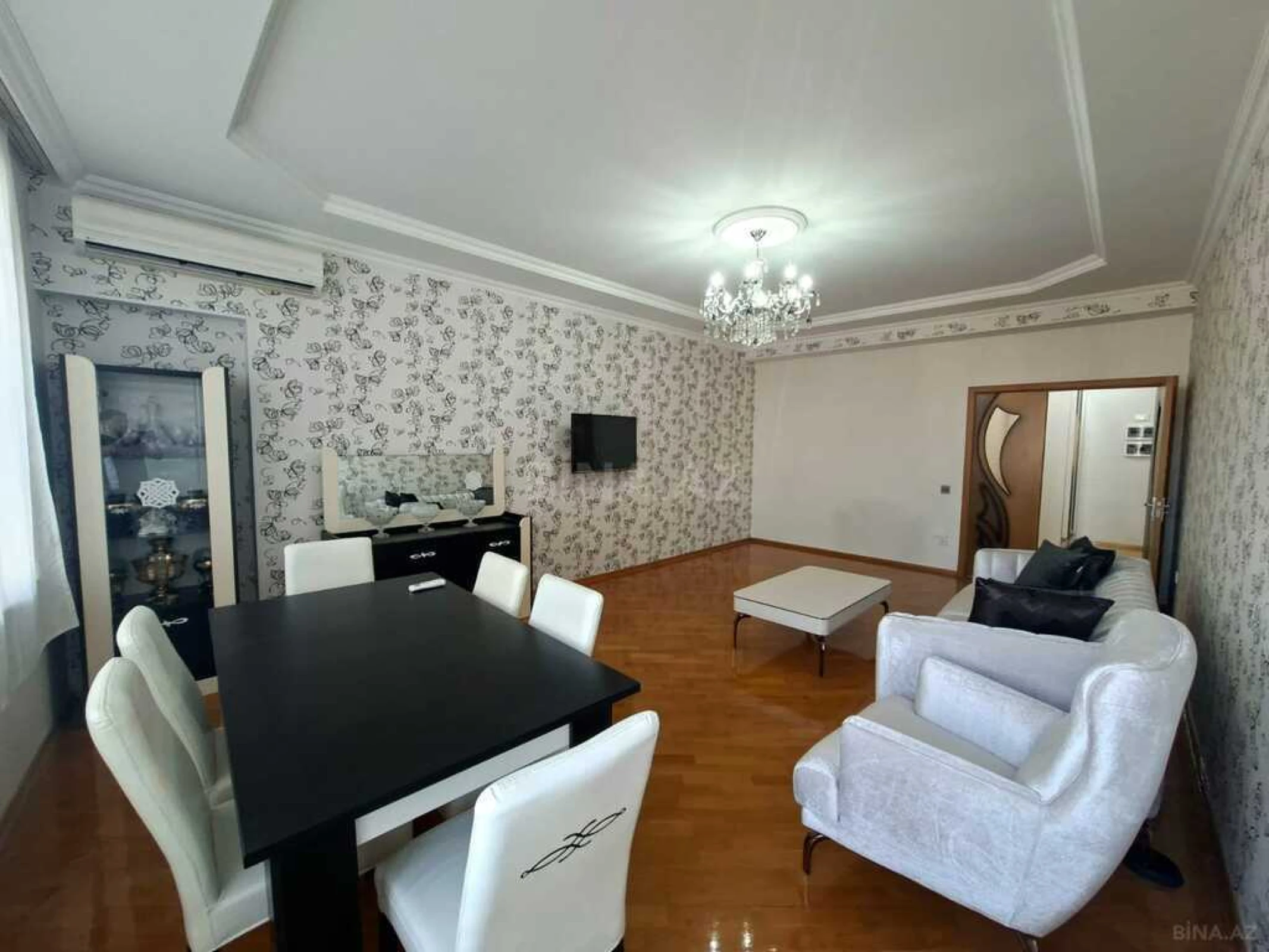 Satılır 3 otaqlı mənzil 122 m²